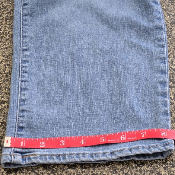 Levi's 311 Shaping Skinny Capri Jeans Plus Size 18W Light Wash Denim Zip 5Pocket - Picture 15 of 15